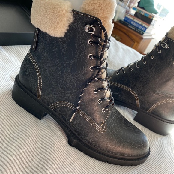 Host Pick! Coach Lorimer Bootie w Shearling - Picture 8 of 16